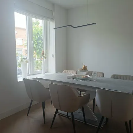 In Dreamy Dutch House ホームステイ *